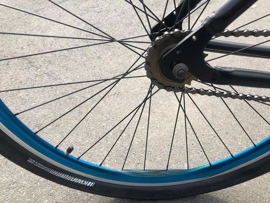 7 vitesses de vélo de ville avec 24 pouces de pneus solides et de la jante d'aluminium