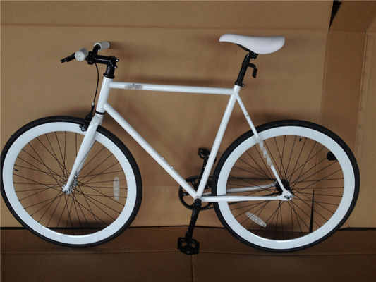 Un ensemble de manivelle de Lasco 700c cadre en carbone à vitesse fixe unique avec pneu Kenda 700*28C