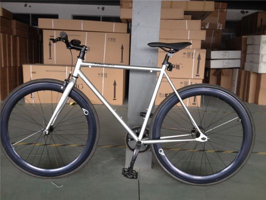 700c Vélo à engrenages fixes avec châssis rigide type amortisseur non arrière et matière de jante en aluminium