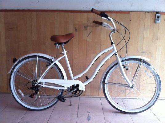 17 kg 26 &quot; pneu blanc femme adulte 7 vitesses Shimano Lady City CE États-Unis Hi-Ten cadre en acier CPSC Beach Cruiser vélo
