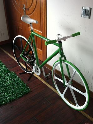 Vélo à engrenages fixes de couleur personnalisée avec cadre en alliage d'aluminium et roue minuscule en alliage de magnésium
