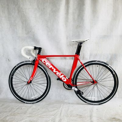 12 kg 700C Single Speed Track Aluminium Frame Fixed Gear Bike avec une fourchette en fibre de carbone