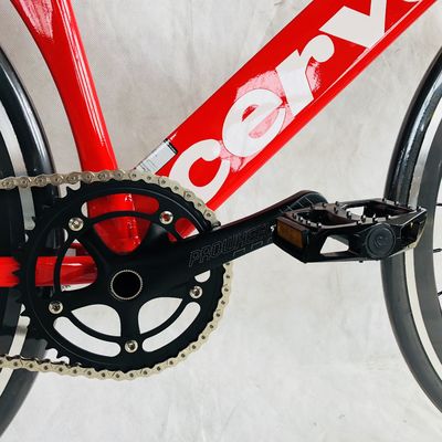 12 kg 700C Single Speed Track Aluminium Frame Fixed Gear Bike avec une fourchette en fibre de carbone