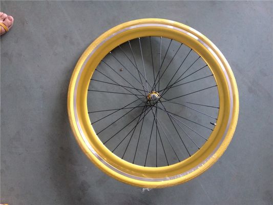 Un ensemble de roues de vélo personnalisé 700C à engrenage fixe avec couleur Pantone et trou à rayons 32-40H