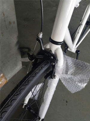 Cadre blanc élégant adulte 700C vélo à une vitesse vélo à engrenages fixes avec frein à roues