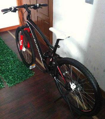 7005 Cadre en aluminium 24S Shimano Altus 3x8 Vitesse à pleine suspension VTT 17KG