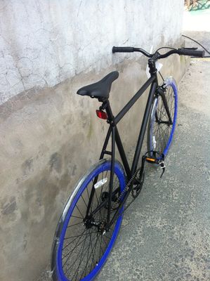 700C Vélo à engrenage fixe avec frein à pince et cadre en acier Hi-Ten