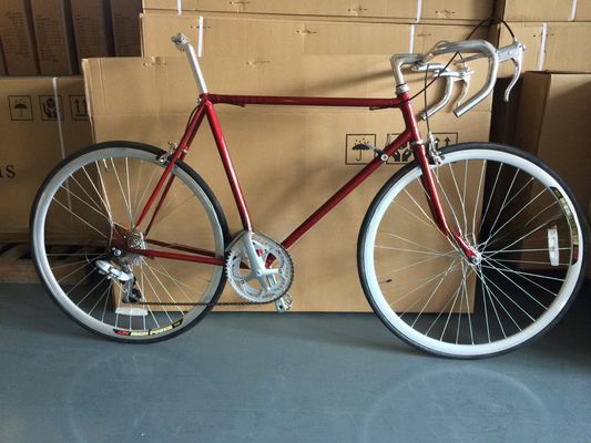 Vélo routier 700C avec cadre en acier Hi-Ten Shimano 14S classique et frein à pince