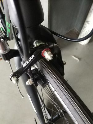 Shimano Derailleur 700C vélo de route en aluminium avec cadre Tsunami et capacité de charge de 160 kg