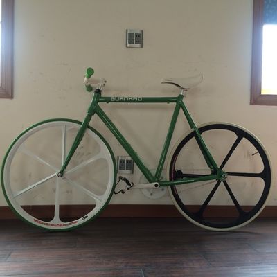 Alliage d'aluminium 700C vélo à engrenages fixes vélo de route fixe à jante mince en aluminium et durable