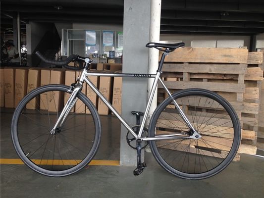 700C à vitesse unique Flip Flop Fixie Bike avec cadre dur 11kg OEM personnaliser Chrome
