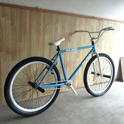 Vélo BMX à vitesse unique de couleur personnalisée de 26 pouces avec cadre en acier Hi-Ten et certification CE