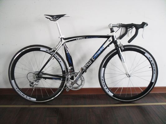 Vélo de course ordinaire à pédale 700C avec cadre en alliage d'aluminium léger et 24 vitesses