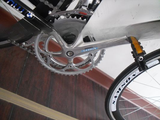 Vélo de course ordinaire à pédale 700C avec cadre en alliage d'aluminium léger et 24 vitesses
