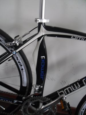 Vélo de course ordinaire à pédale 700C avec cadre en alliage d'aluminium léger et 24 vitesses