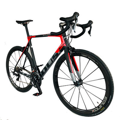 700C 18S Vélo de course en fibre de carbone complète avec conception de châssis rigide de frein à pince