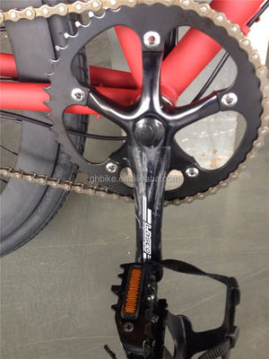 Couleur rouge 3 vitesses vélo à engrenage fixe avec pneu Kenda et Neco Head Set sur cadre chromoly