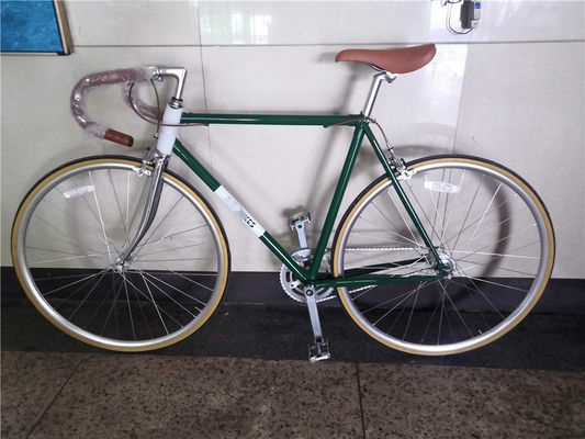 Conduisez avec style Vintage vélo à une vitesse pour hommes avec fourchette en acier et pneus Kenda 700C