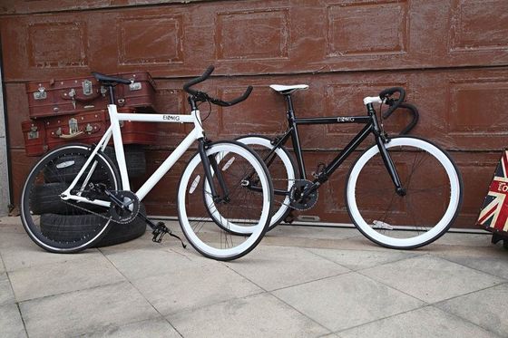 Vélo à grande vitesse 700c Fixie Bike avec chaîne KMC et poids brut 13kg