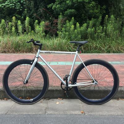 Vélo à grande vitesse 700c Fixie Bike avec chaîne KMC et poids brut 13kg