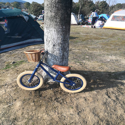 2022 Style Kids marche à vélo pour bébé avec panier avant Wicker et pneus Wanda 12 pouces