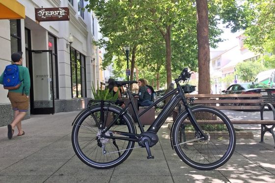 Moteur central Bafang 25KM/H 8.8AH Batterie au lithium OEM CE Vélo électrique de chargement de ville