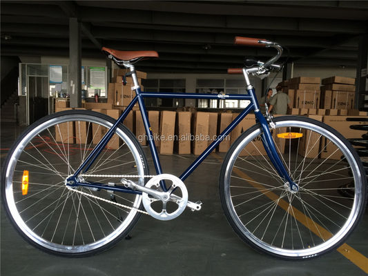Faites une croisière sans effort à travers la ville sur ce vélo urbain à trois vitesses pour hommes avec panier