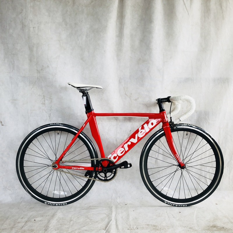 12 kg 700C Single Speed Track Aluminium Frame Fixed Gear Bike avec une fourchette en fibre de carbone