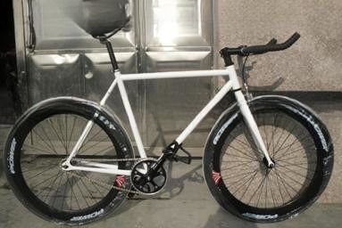 Vente de vélo à roues fixes 700C avec cadre en alliage d'aluminium et OEM Fixie