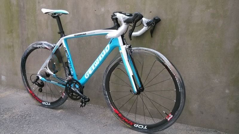 Vélo routier en aluminium 700C 21 vitesses avec moyeu de libération rapide et guidon en alliage
