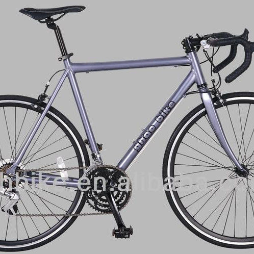 Vélo de course à 18 vitesses 700C Vélo de route pour homme avec moyeu en aluminium et sans suspension à fourchette