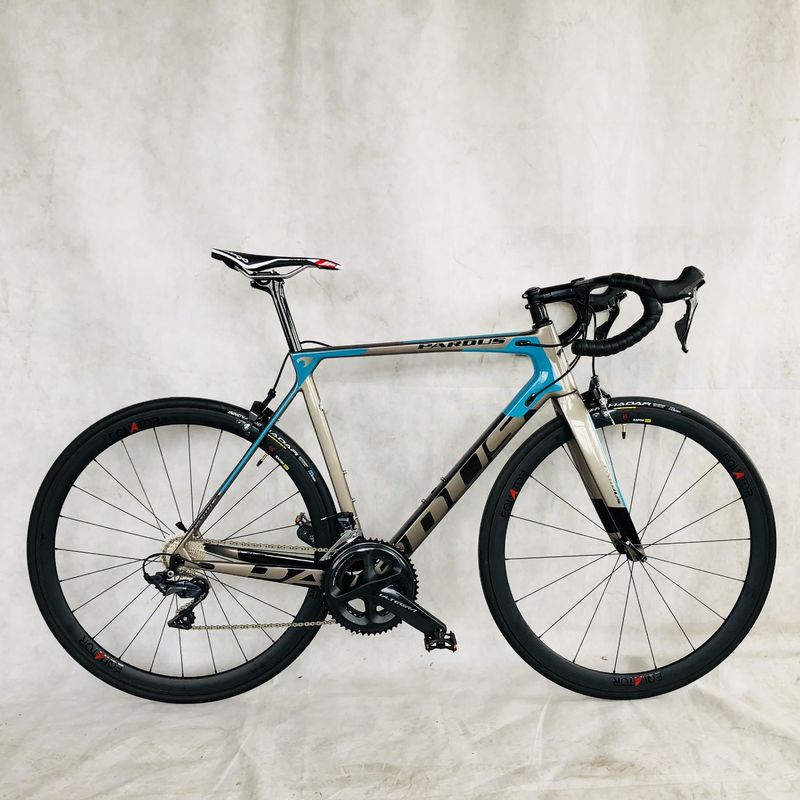 700C 18S Vélo de course en fibre de carbone complète avec conception de châssis rigide de frein à pince